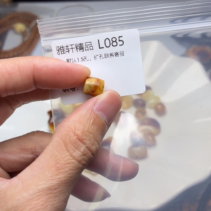 琥珀未镶嵌裸石琥珀