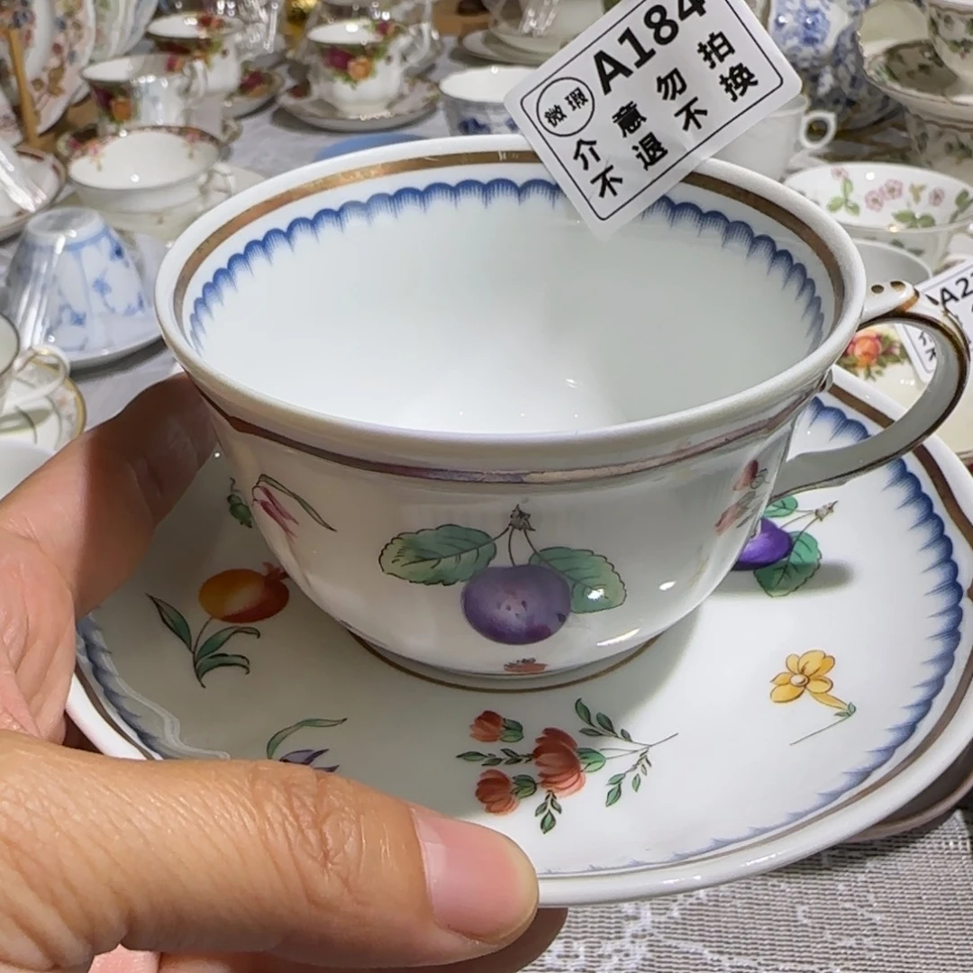 咖啡杯里的咖啡是我亲