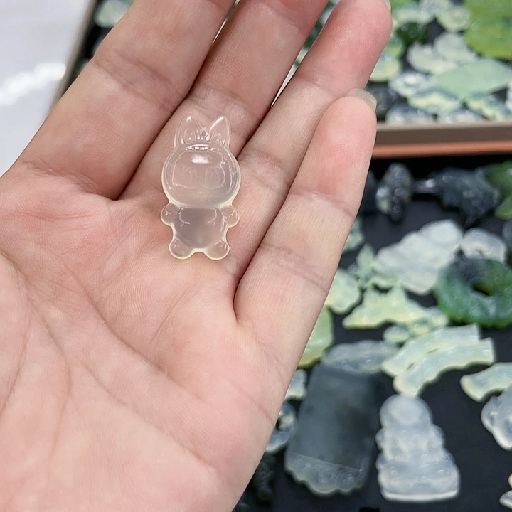 【闪购商品】未镶嵌蛇纹石玉珠宝奇石酒*
