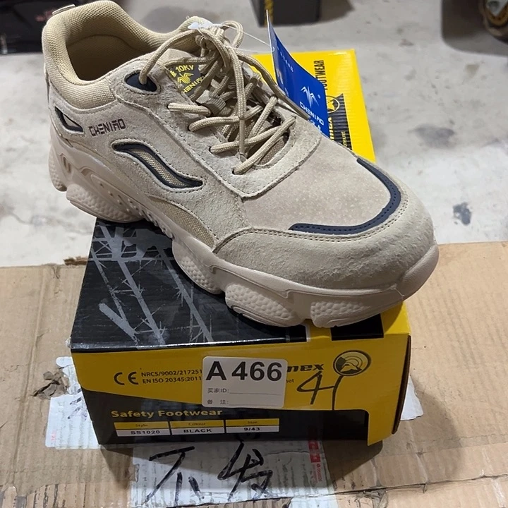 466号。41码防砸防刺劳保鞋。