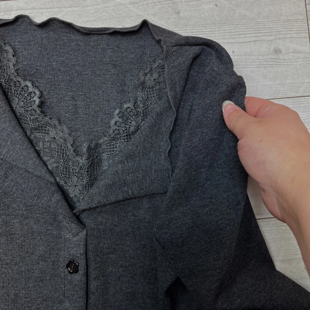 290 法式V领蕾丝拼接翻领长袖修身针织开衫女