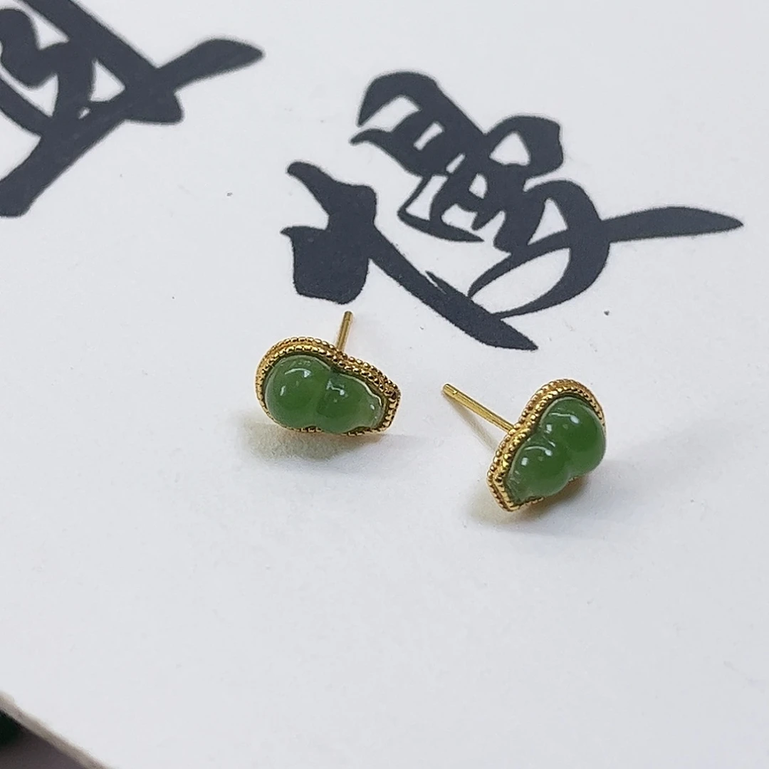 王***心银S925镶嵌和田玉耳饰