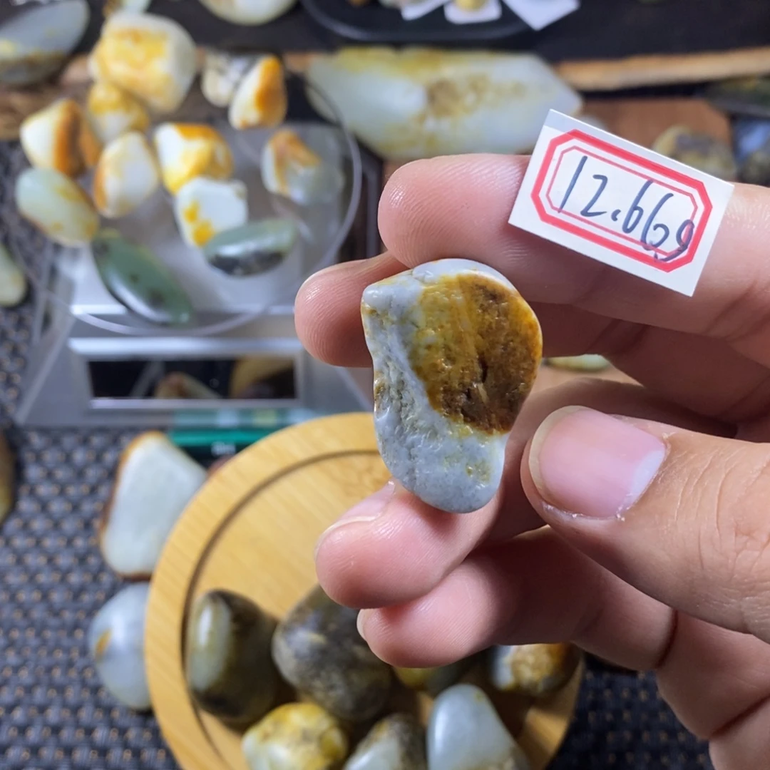 和田玉（糖玉）未镶嵌挂件