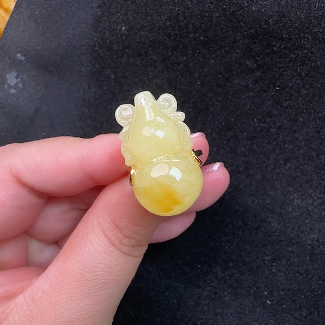 蜜蜡未镶嵌珠宝奇石
