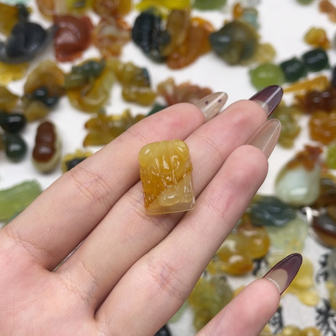 蛇纹石玉颈饰未镶嵌闲***?