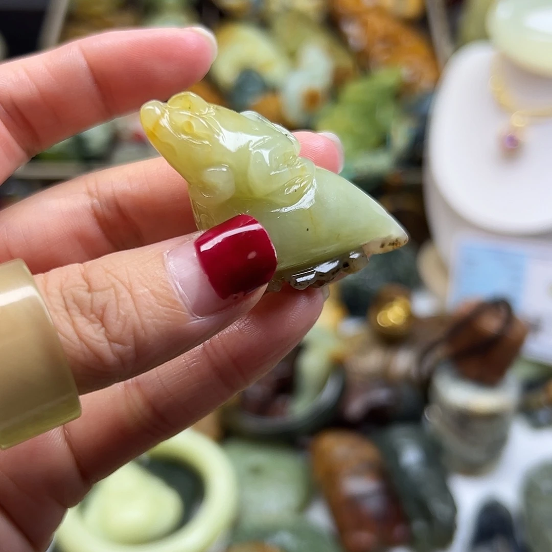 岫玉未镶嵌颈饰花玉呱呱青蛙