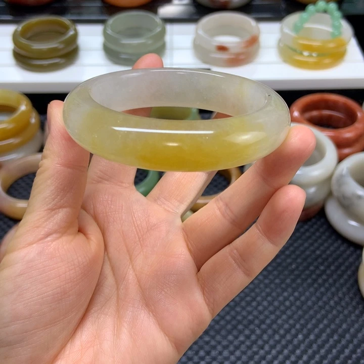 未镶嵌手镯石英质玉