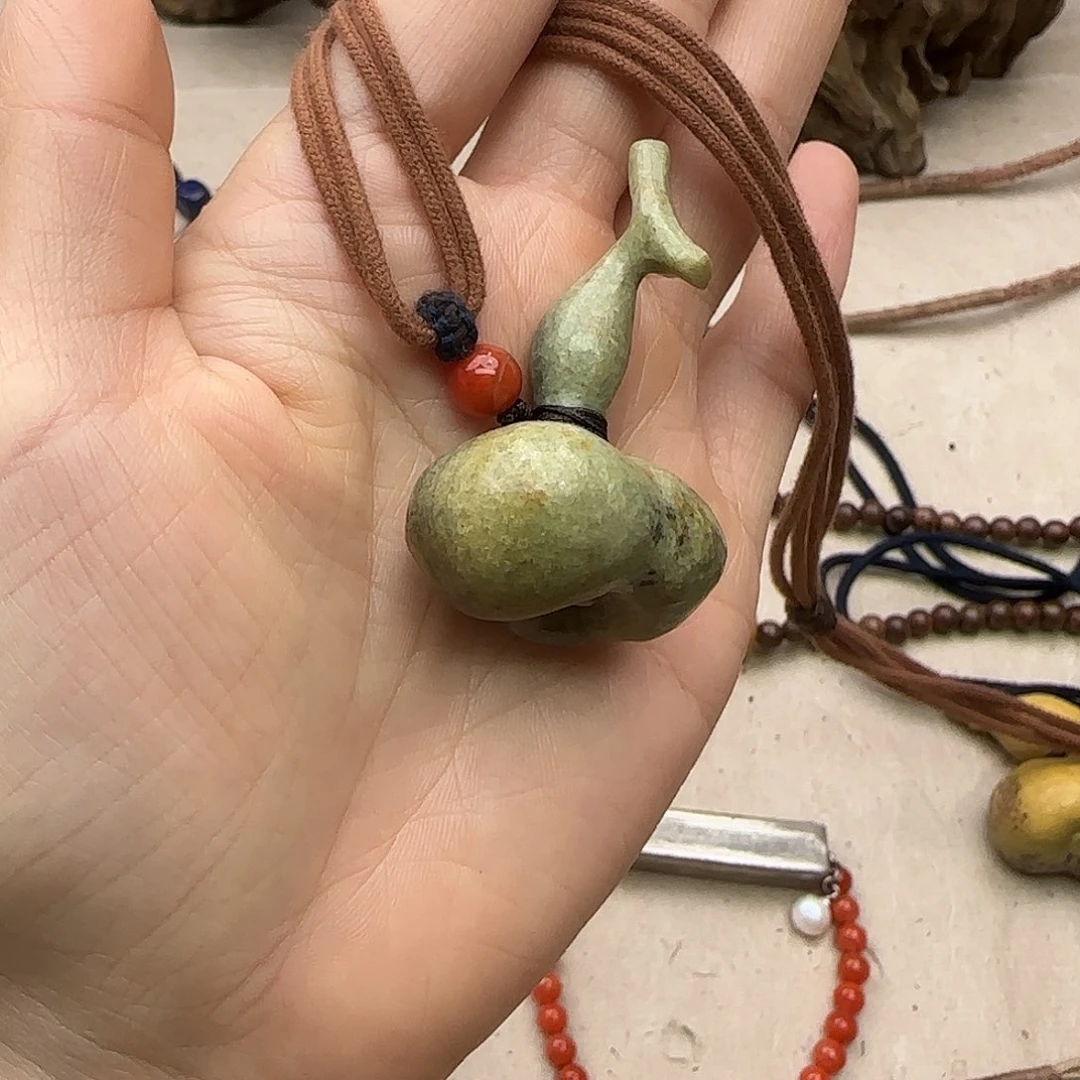 甄***儿和田玉未镶嵌颈饰