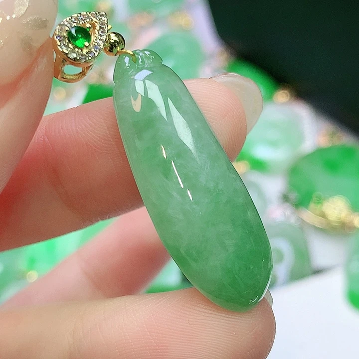 翡翠未镶嵌颈饰翡翠