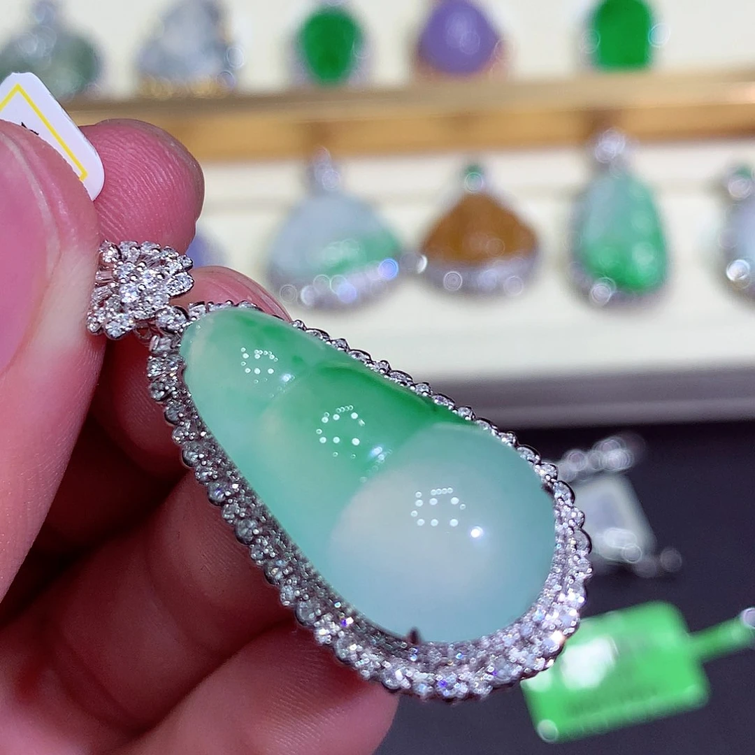 翡翠吊坠(不含链)18K金镶嵌