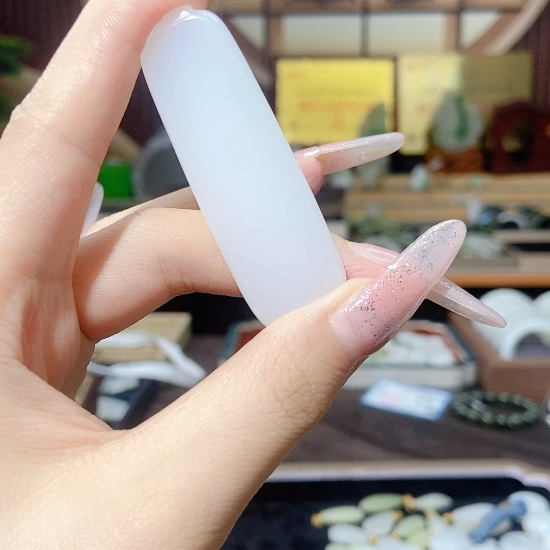 忽***已和田玉未镶嵌颈饰