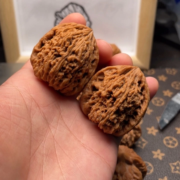 核桃南疆石文玩核桃