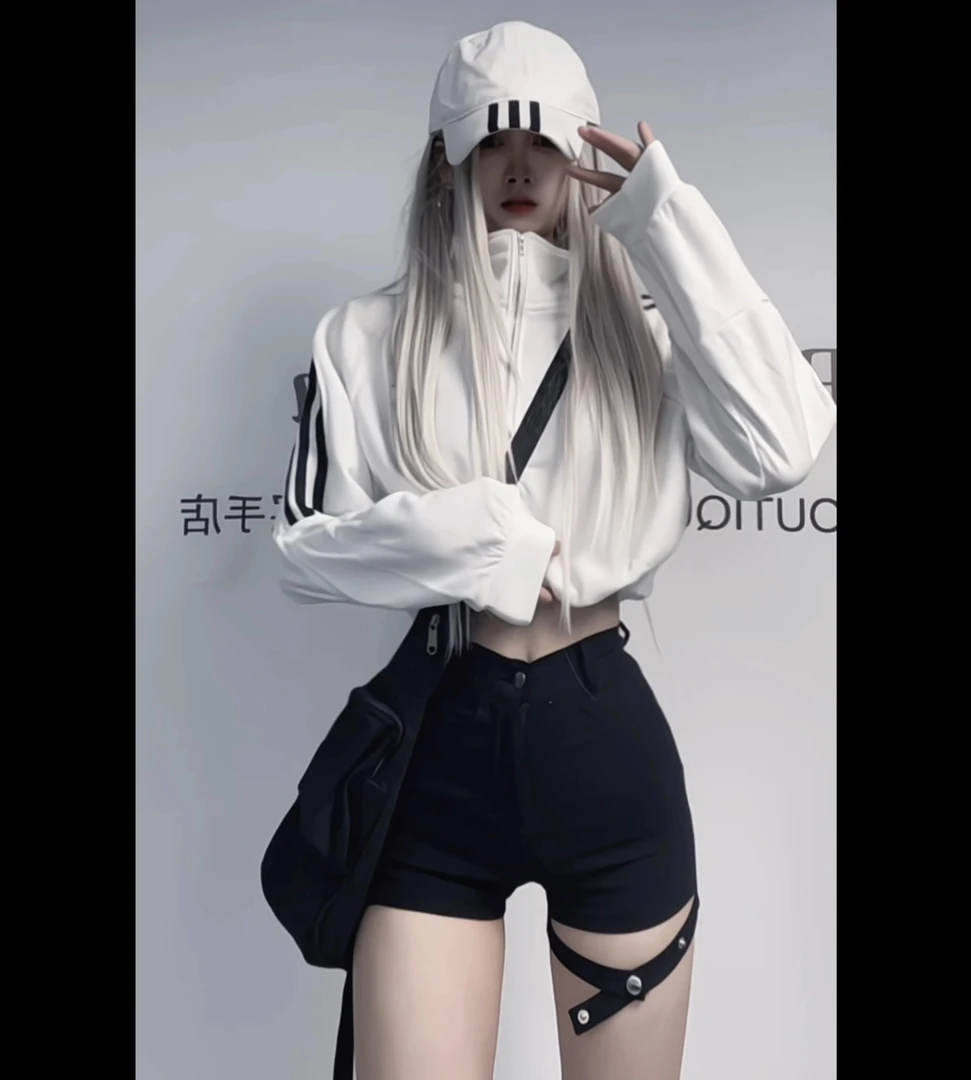 【Ann】“街头热辣”立领辣妹白色条纹卫衣+紧身按扣热裤套装