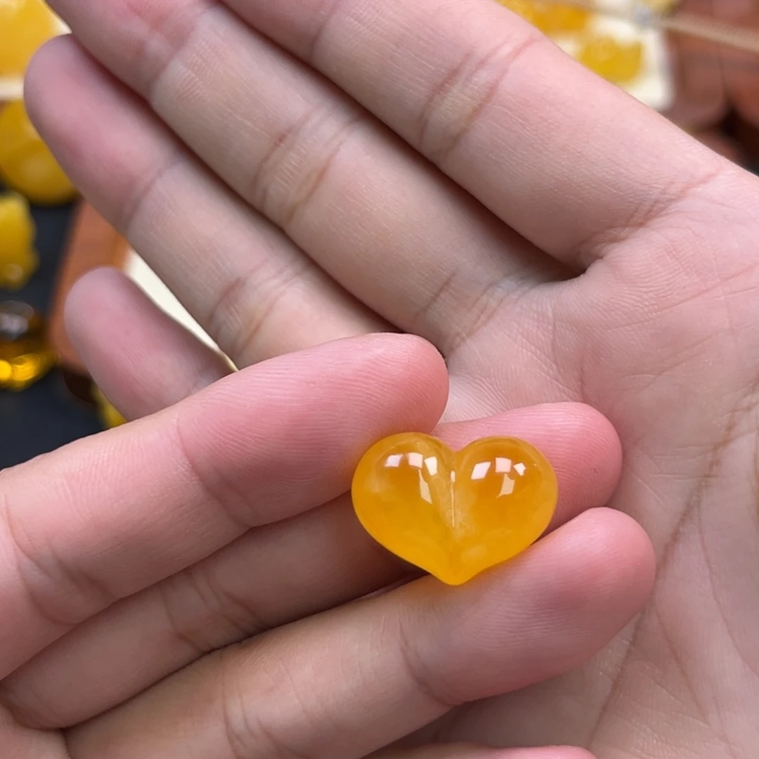 未镶嵌琥珀珠宝奇石