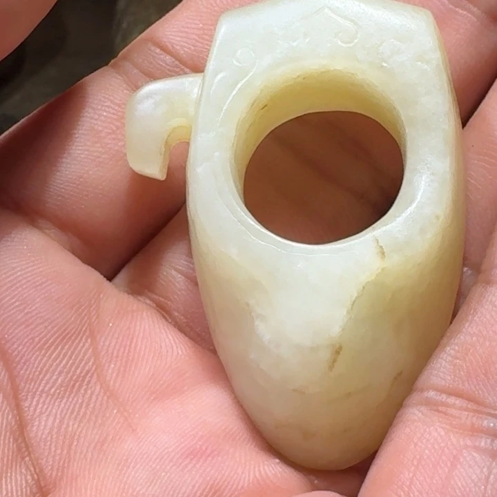 金***牛和田玉（糖玉）未镶嵌颈饰