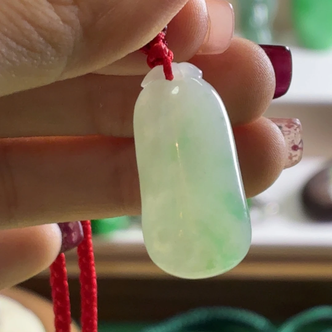 翡翠未镶嵌颈饰福瓜