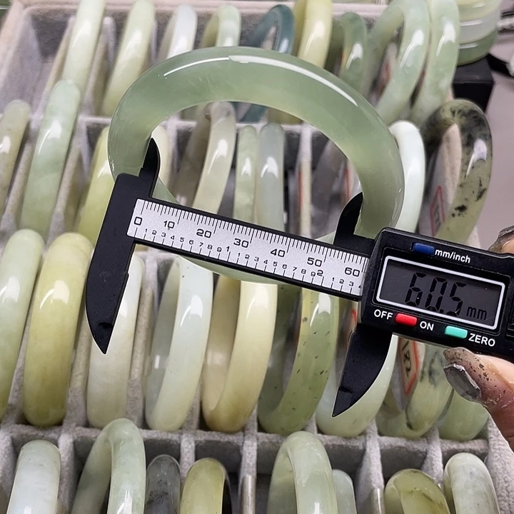 蛇纹石玉未镶嵌手镯170