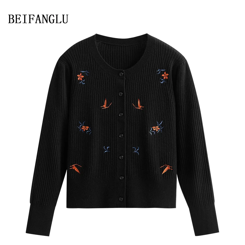 北方鹿【新中式彩花蝶纹】绵羊毛2025早春气质刺绣坑条针织开衫6811