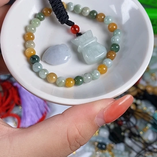 翡翠未镶嵌颈饰天然翡翠拍一发三