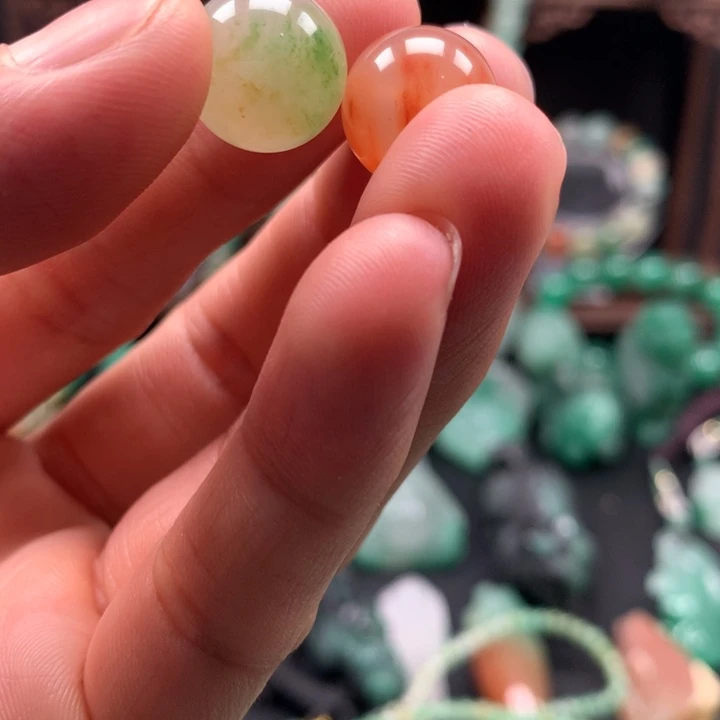 石英质玉未镶嵌颈饰