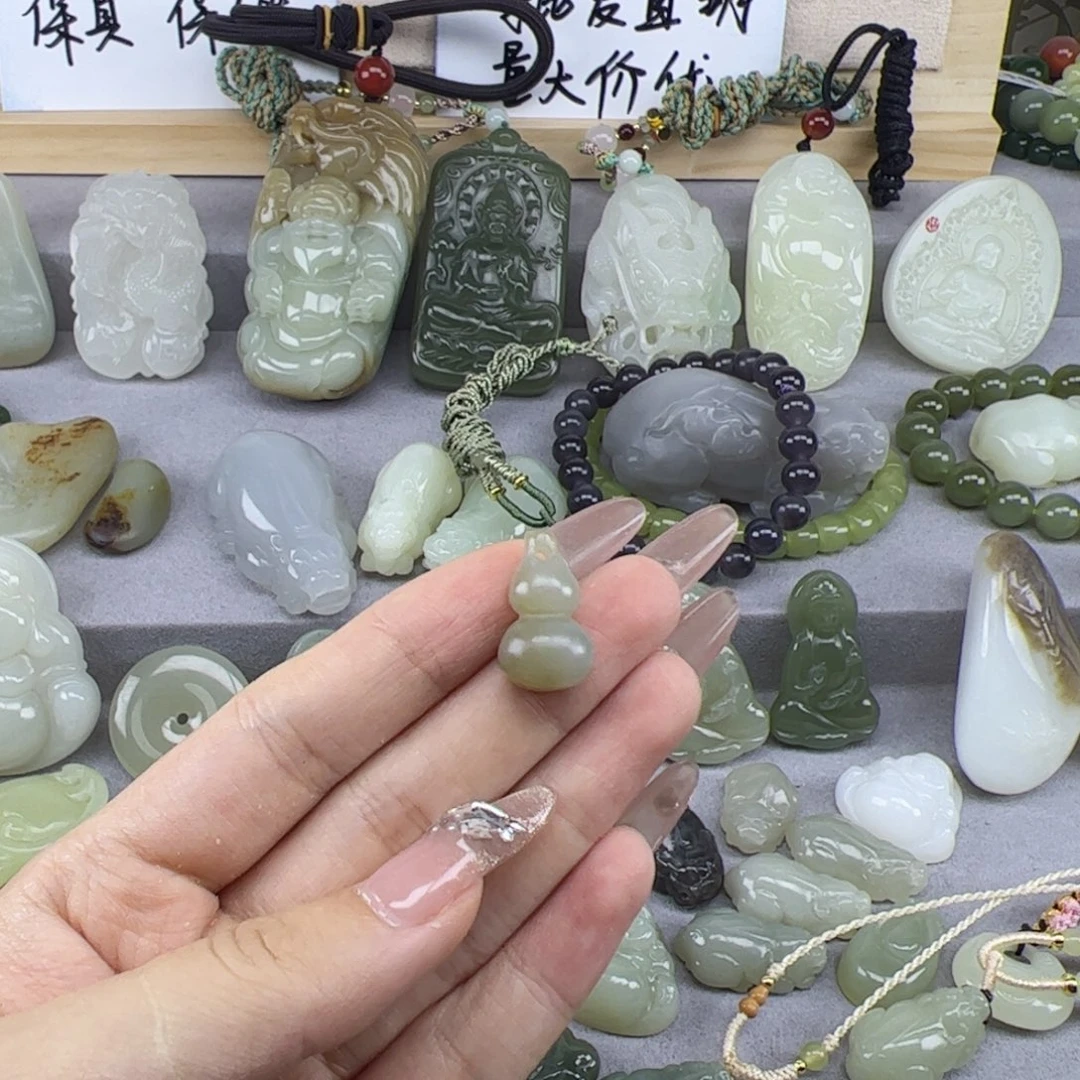 颈饰未镶嵌和田玉