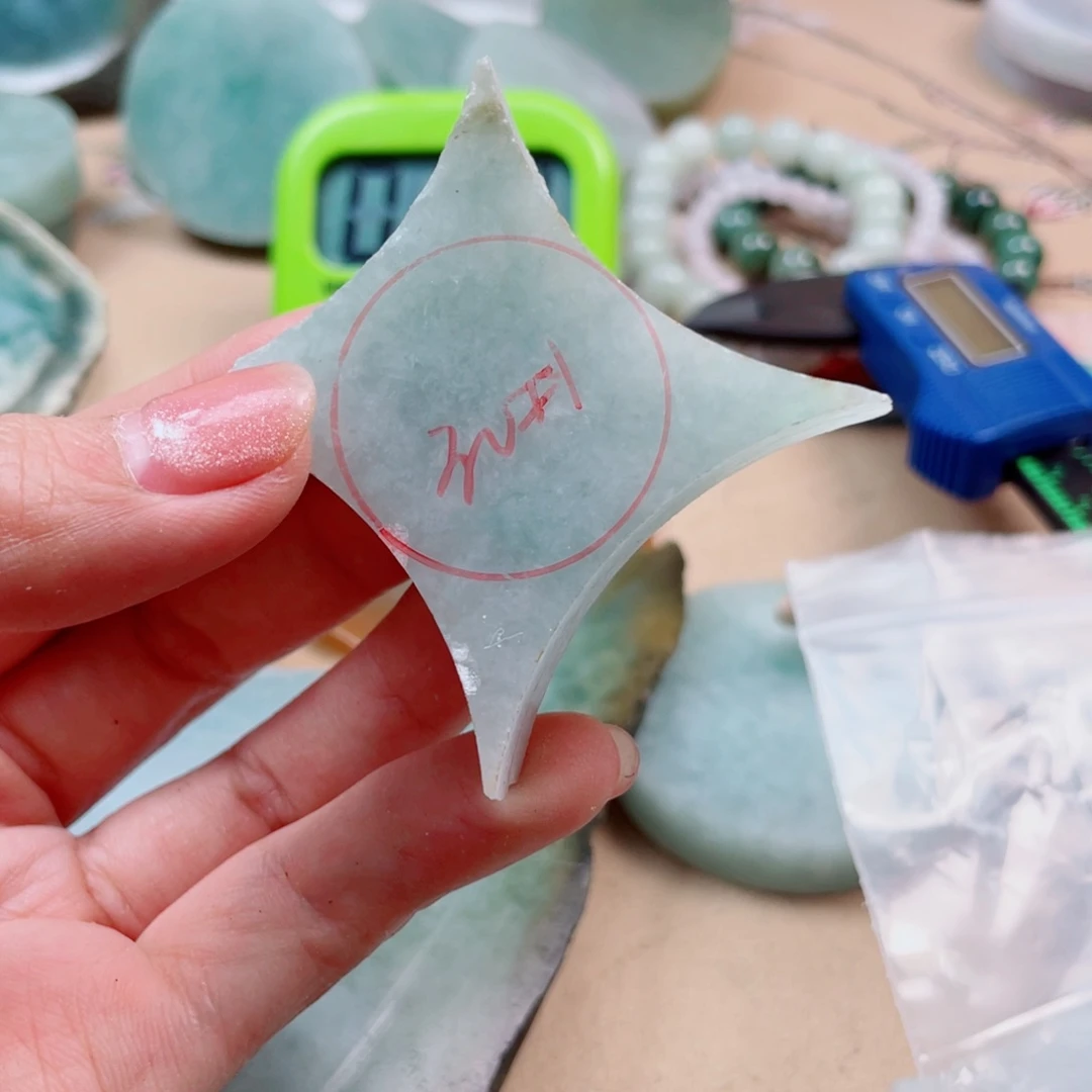 翡翠未镶嵌颈饰898……