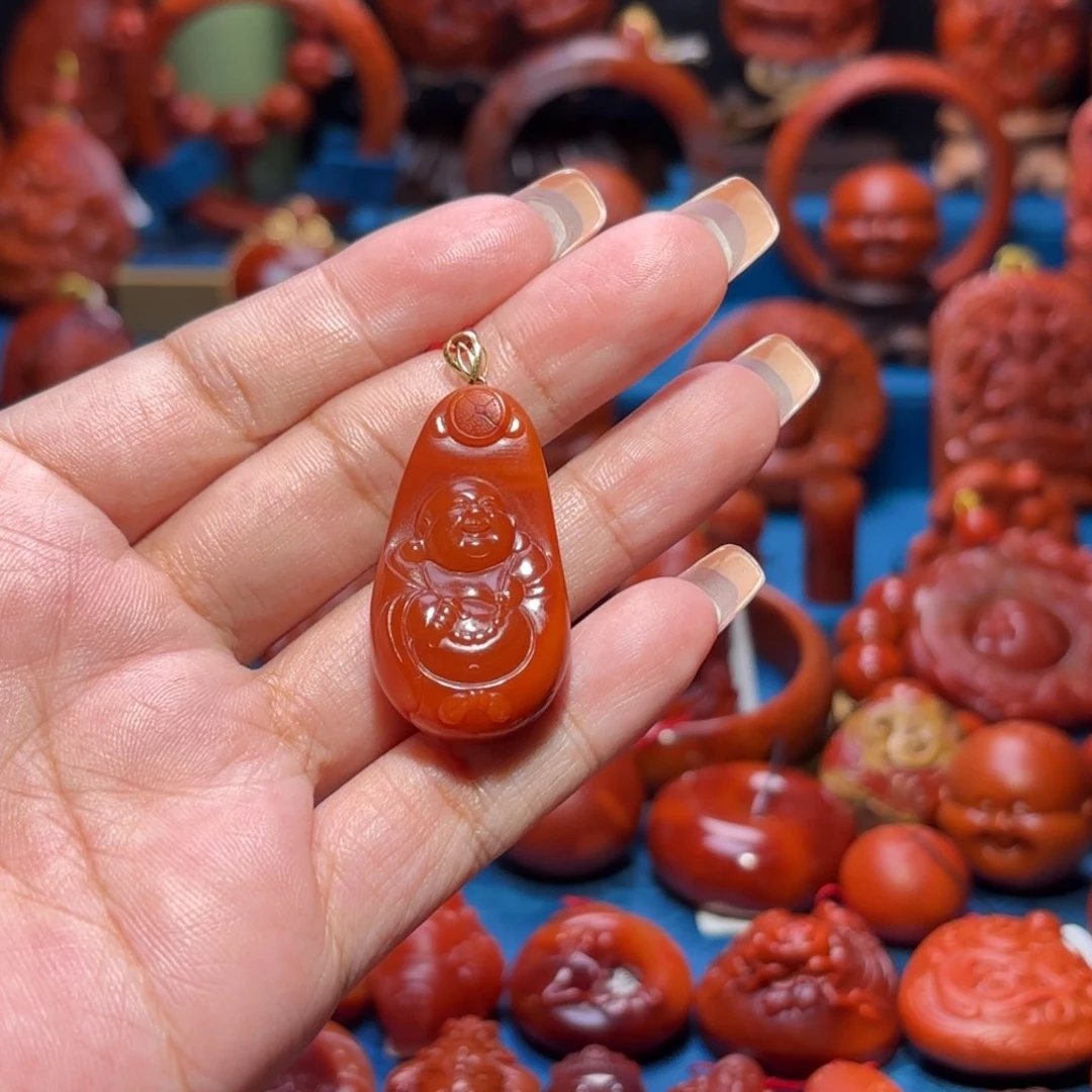 18K金镶嵌雕刻南红玛瑙