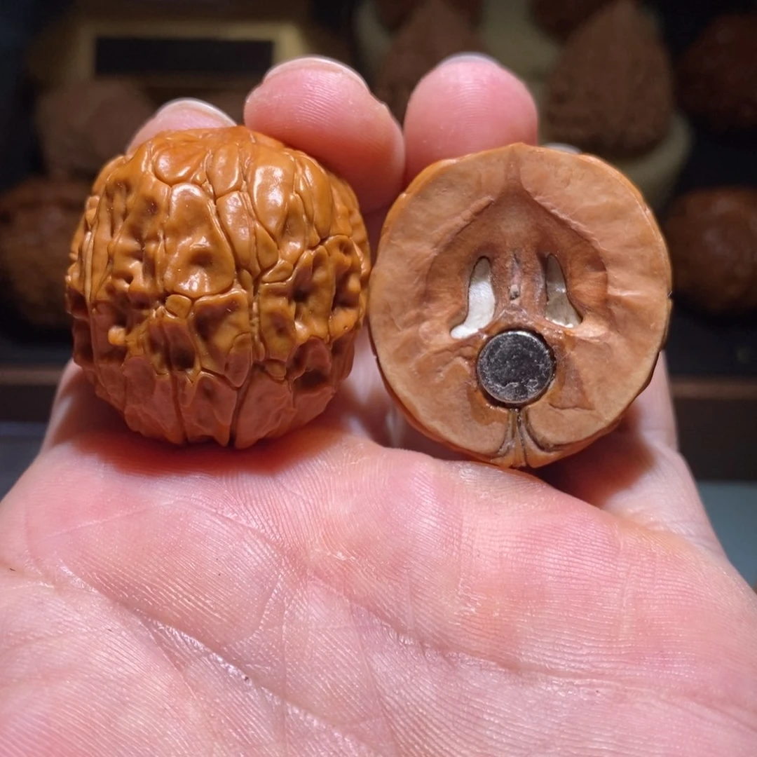 文玩核桃吊坠元宝