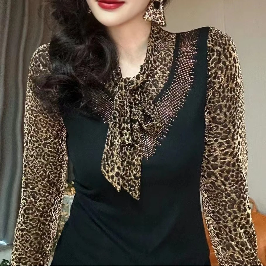 2025新圆领豹纹领结洋气爆款时尚重工烫钻打底衫女上衣