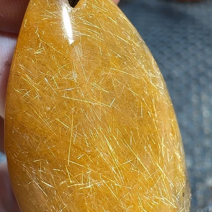 未镶嵌颈饰水晶阿*?