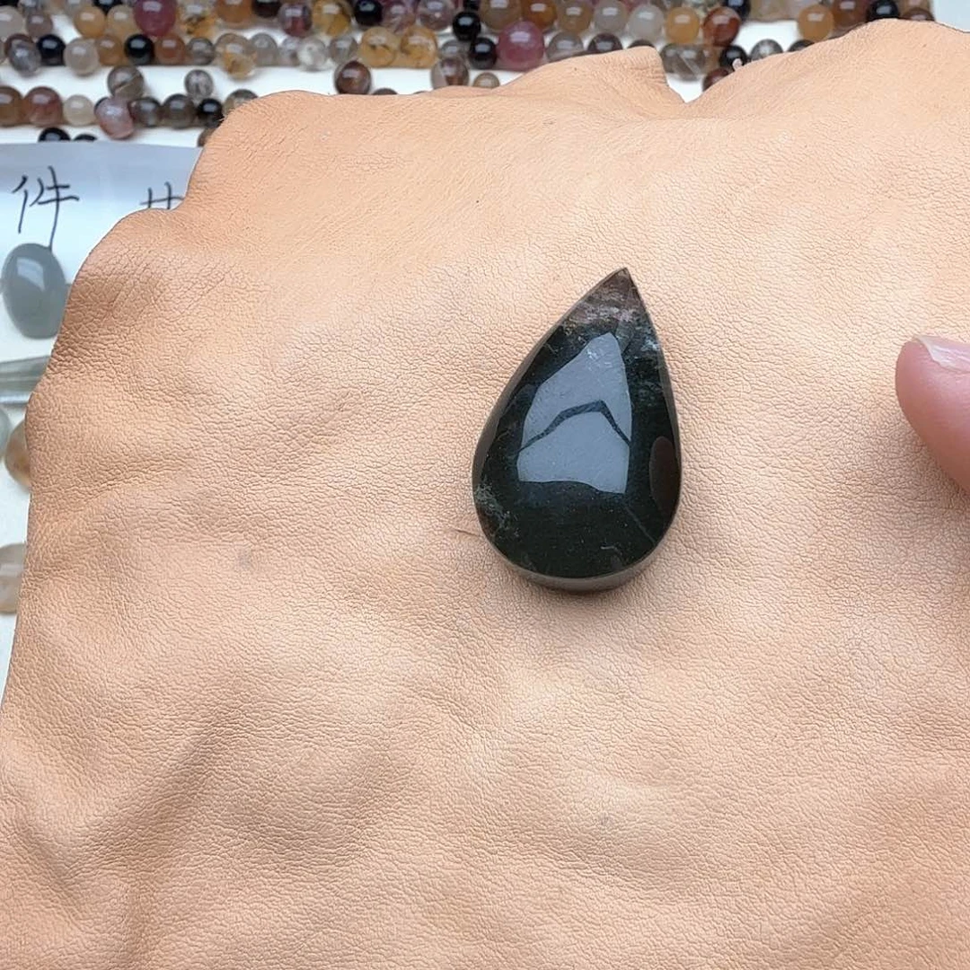 嫣***未镶嵌珠宝半成品水晶