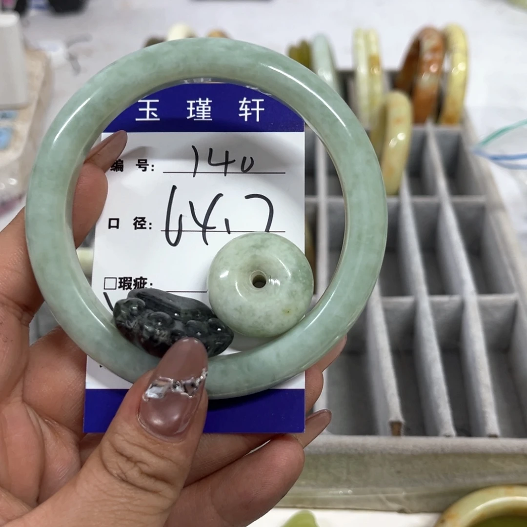 蛇纹石玉手镯未镶嵌忘*