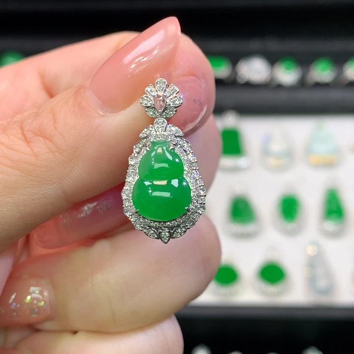 翡翠吊坠(不含链)18K金镶嵌