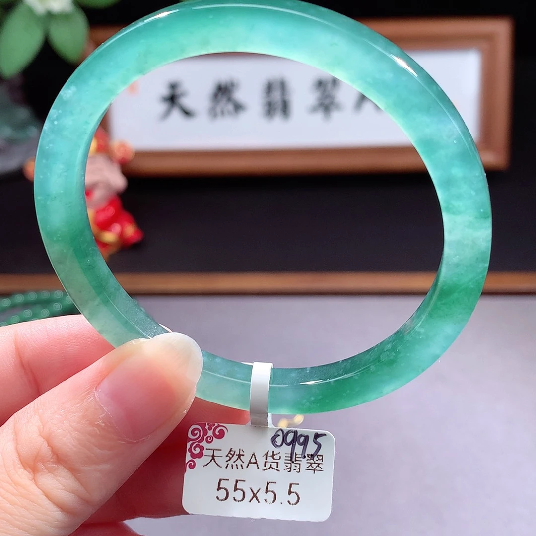 未镶嵌手镯（圆镯）翡翠