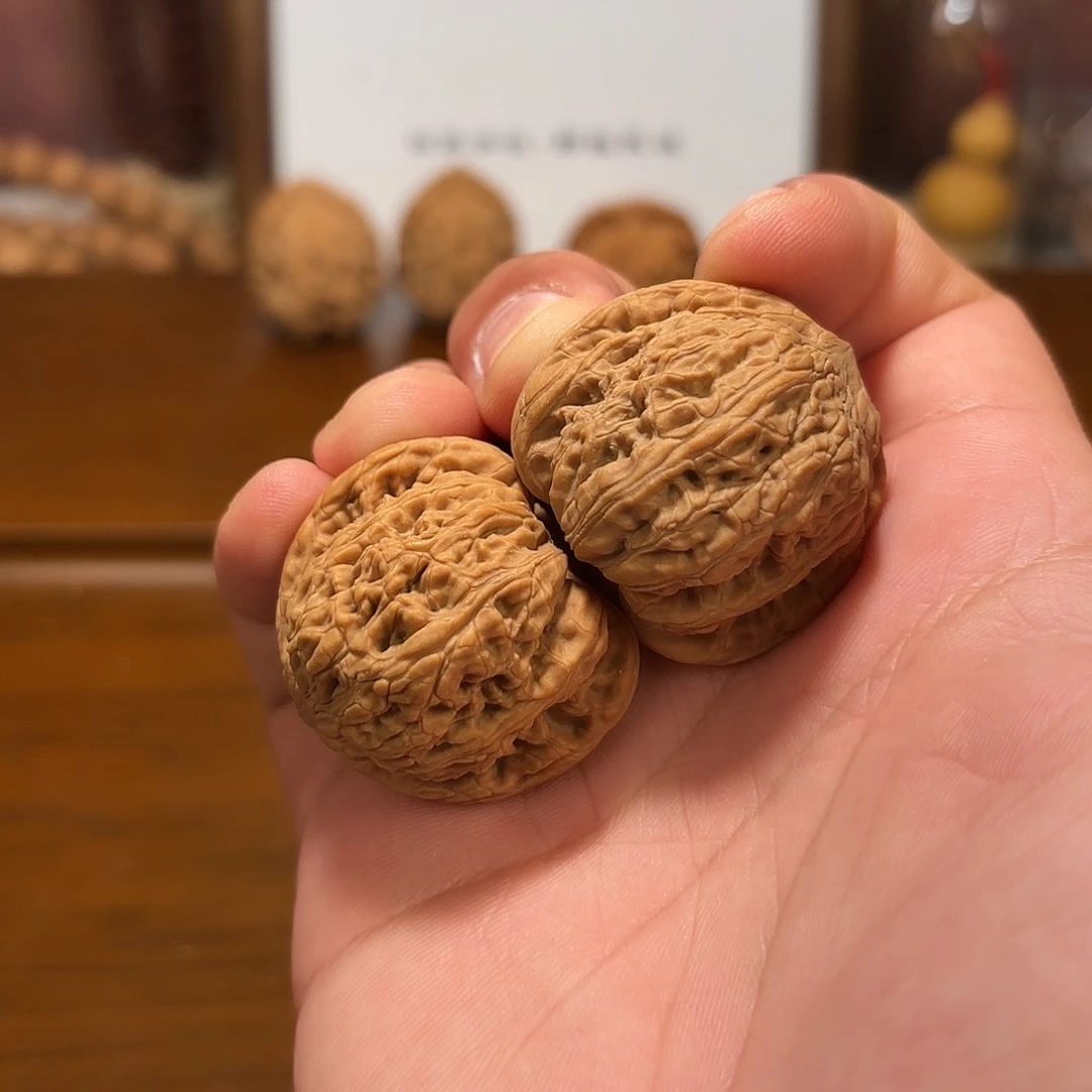 吊坠文玩核桃红宝石