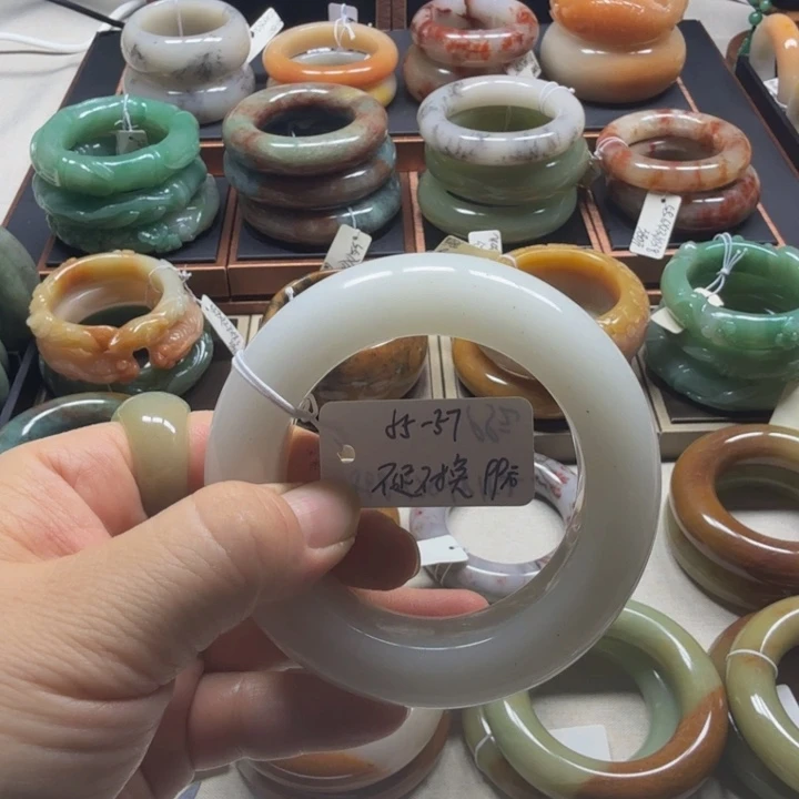 石英质玉未镶嵌手镯