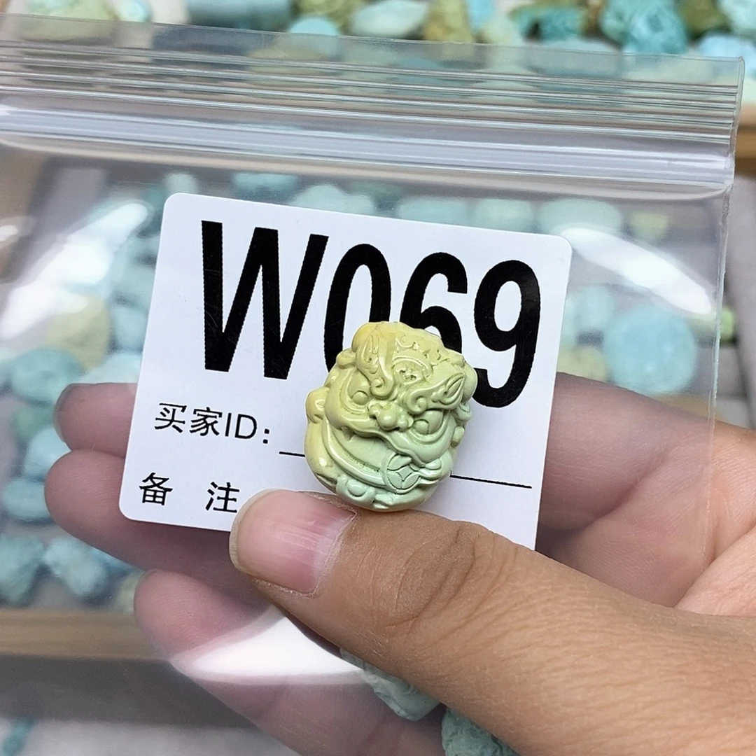 绿松石配饰未镶嵌奋****女