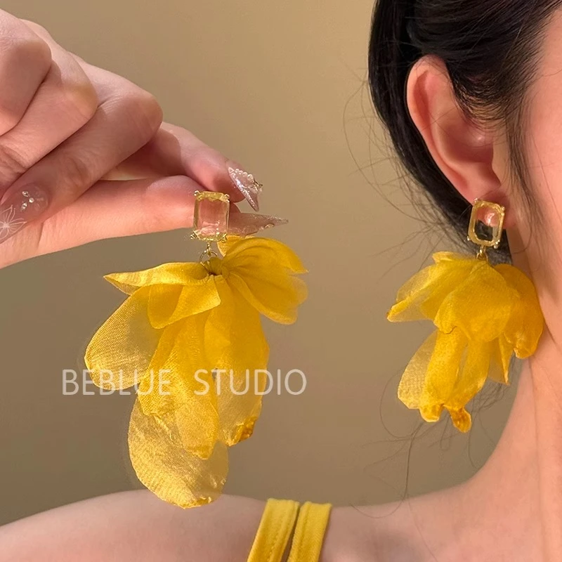铜合金耳饰 超仙法式复古黄色雪纺花朵耳环夸张轻奢小众气质耳饰