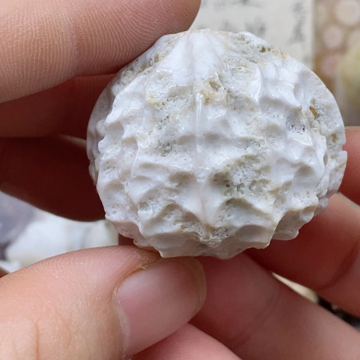 颈饰未镶嵌石英质玉有瑕