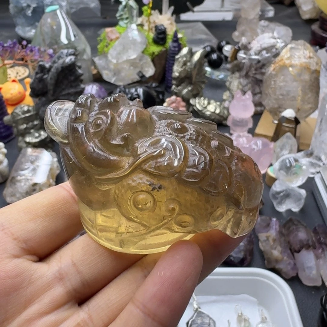 黄水晶金蟾的设计