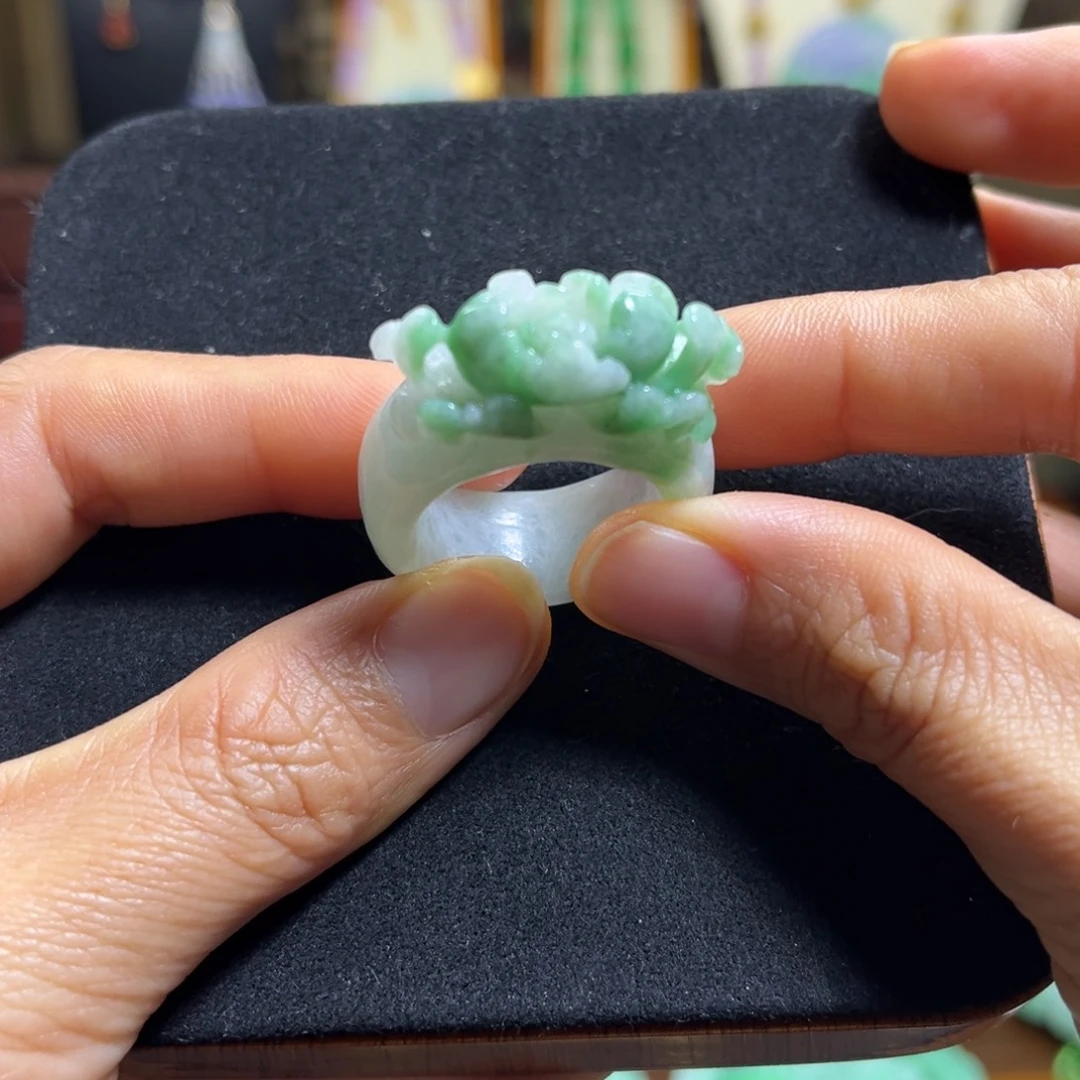 翡翠未镶嵌颈饰天然翡翠戒指