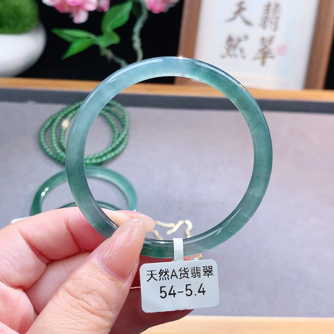 未镶嵌手镯（圆镯）翡翠