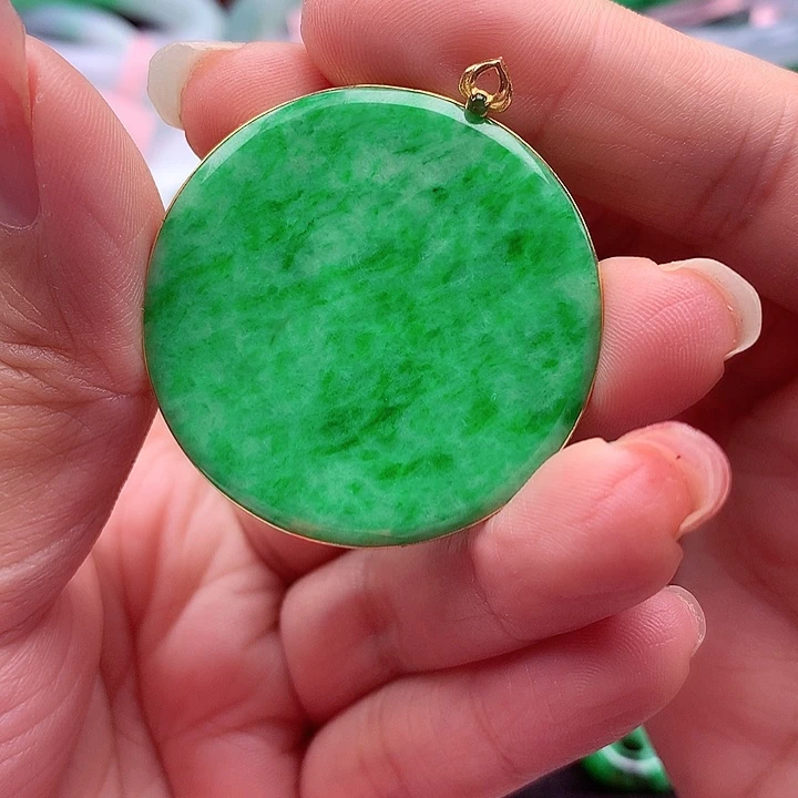 翡翠颈饰18K金镶嵌翡翠