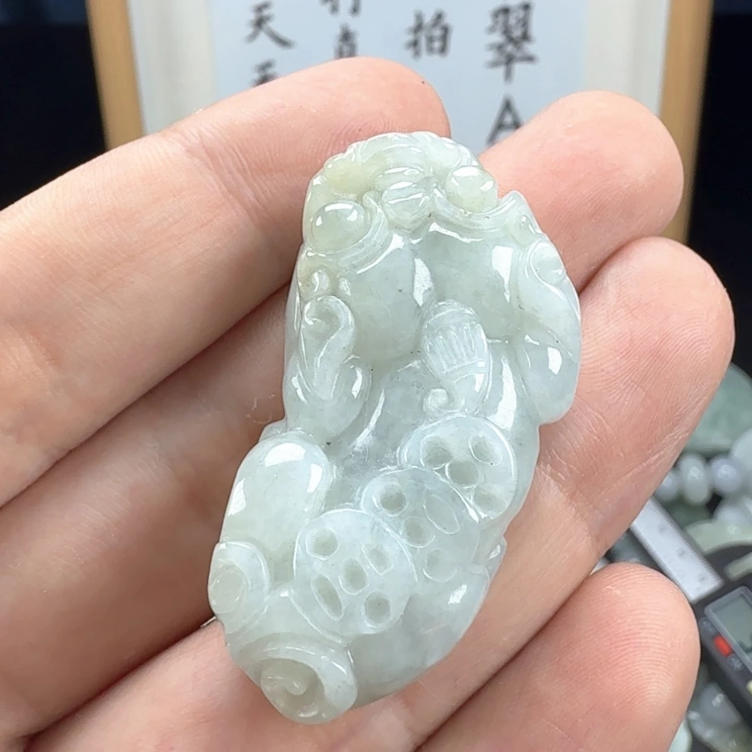 翡翠挂件未镶嵌翡翠