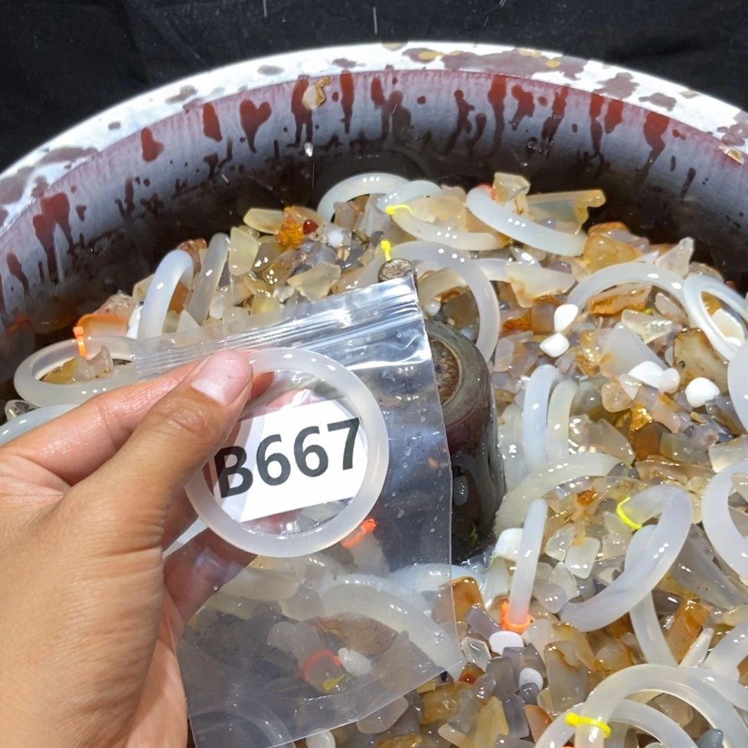 季***鱼玛瑙/玉髓未镶嵌手镯