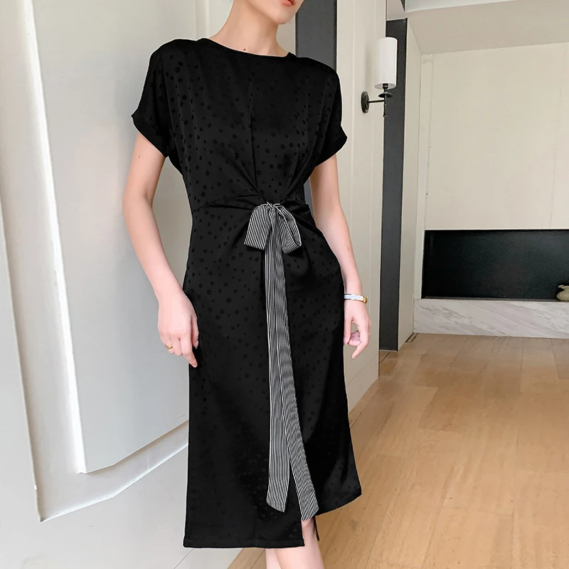 缎面丝滑波点印花连衣裙夏季通勤修身小黑裙长裙裙子英伦风新中式