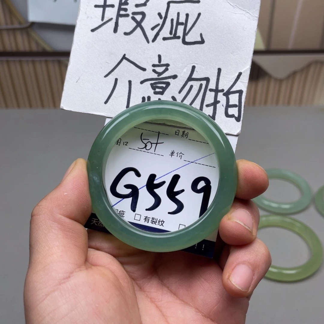 岫玉手镯手镯未镶嵌