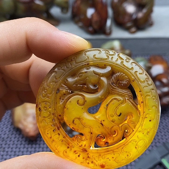 蛇纹石玉未镶嵌颈饰