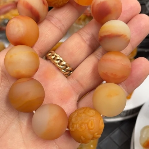 【闪购商品】石英质玉（黄龙玉）颈饰未镶嵌豪*到