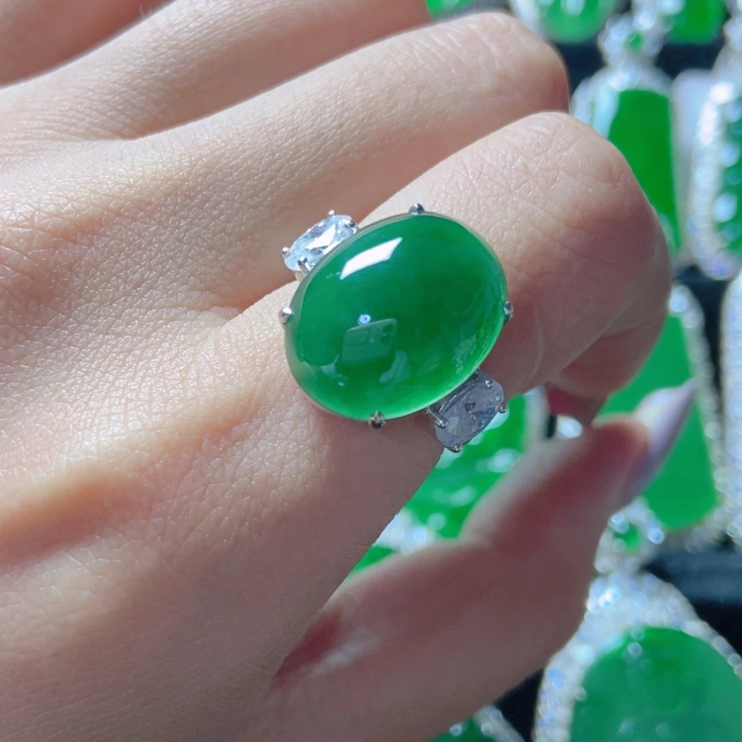 翡翠18K金镶嵌颈饰L**u1854。